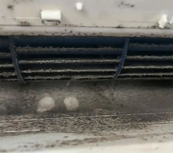 内丘空调吹的风有股烧焦味是怎么回事